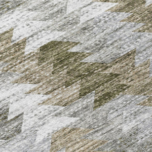 HomeRoots 5' Modern Geometric Washable Area Rug in Brown, Beige, and Gray for Indoor & Outdoor Spaces 8' Round 579501