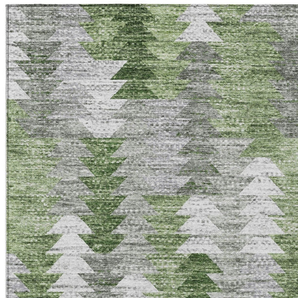 HomeRoots 5' Geometric Green Area Rug - Durable, Washable Indoor/Outdoor Design for Modern Spaces and High Traffic 5' X 8' 579506