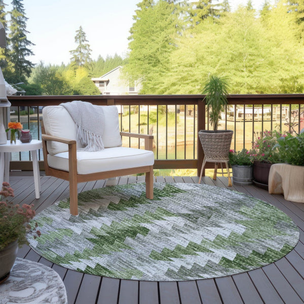 HomeRoots 5' Geometric Green Area Rug - Durable, Washable Indoor/Outdoor Design for Modern Spaces and High Traffic 8' Round 579507