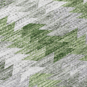 HomeRoots 5' Geometric Green Area Rug - Durable, Washable Indoor/Outdoor Design for Modern Spaces and High Traffic 8' Round 579507