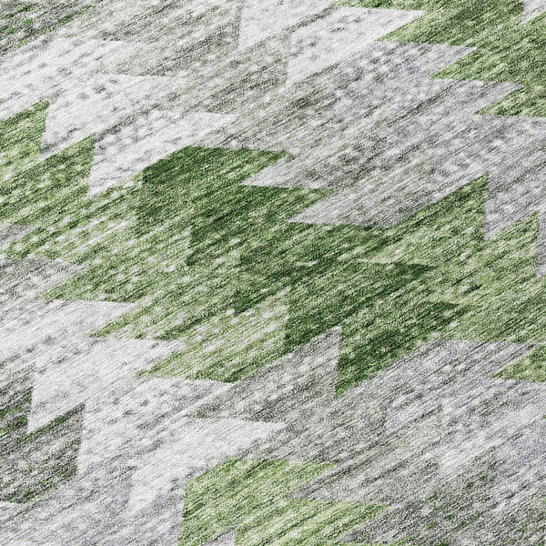 HomeRoots 5' Geometric Green Area Rug - Durable, Washable Indoor/Outdoor Design for Modern Spaces and High Traffic 8' Round 579507
