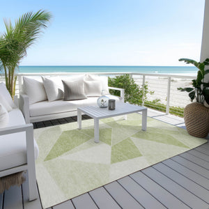 Homeroots 3' Geometric Artichoke Green Area Rug - Stylish Washable Design For Indoor & Outdoor Spaces 5' X 8' Polyester 579524