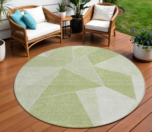 Homeroots 3' Geometric Artichoke Green Area Rug - Stylish Washable Design For Indoor & Outdoor Spaces 8' Round Polyester 579525