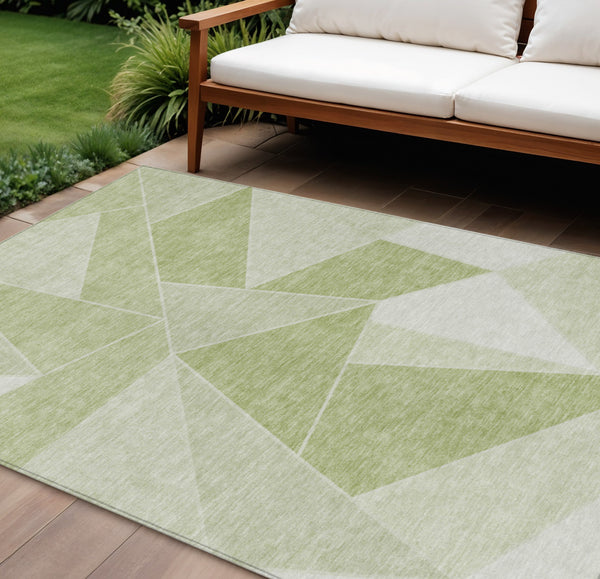 Homeroots 3' Geometric Artichoke Green Area Rug - Stylish Washable Design For Indoor & Outdoor Spaces 9' X 12' Polyester 579527