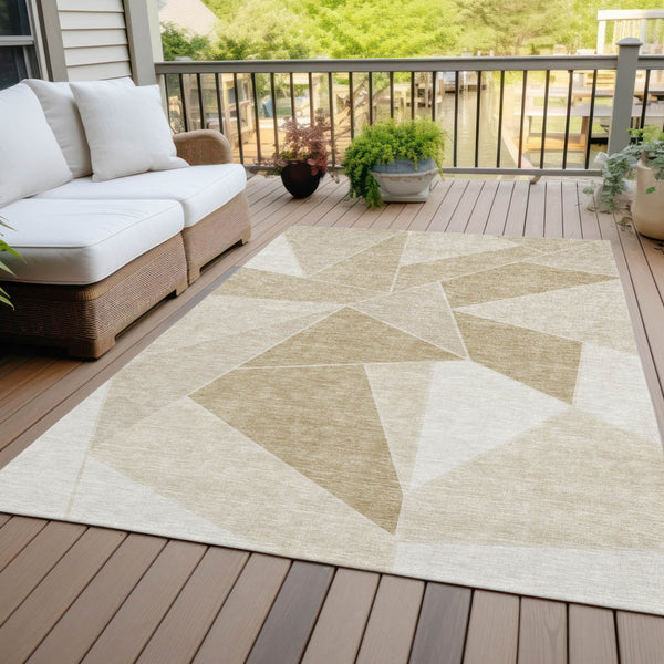 Homeroots 3' Geometric Artichoke Green Area Rug - Stylish Washable Design For Indoor & Outdoor Spaces 5' X 8' Polyester 579530
