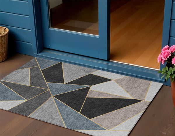 Homeroots 3' Geometric Artichoke Green Area Rug - Stylish Washable Design For Indoor & Outdoor Spaces 3' X 5' Polyester 579535