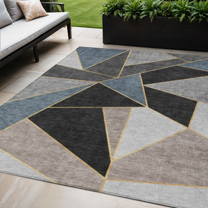 Homeroots 3' Geometric Artichoke Green Area Rug - Stylish Washable Design For Indoor & Outdoor Spaces 5' X 8' Polyester 579536