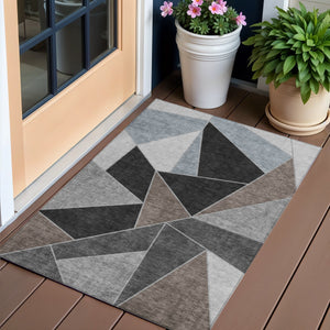 Homeroots 3' Geometric Artichoke Green Area Rug - Stylish Washable Design For Indoor & Outdoor Spaces 3' X 5' Polyester 579547