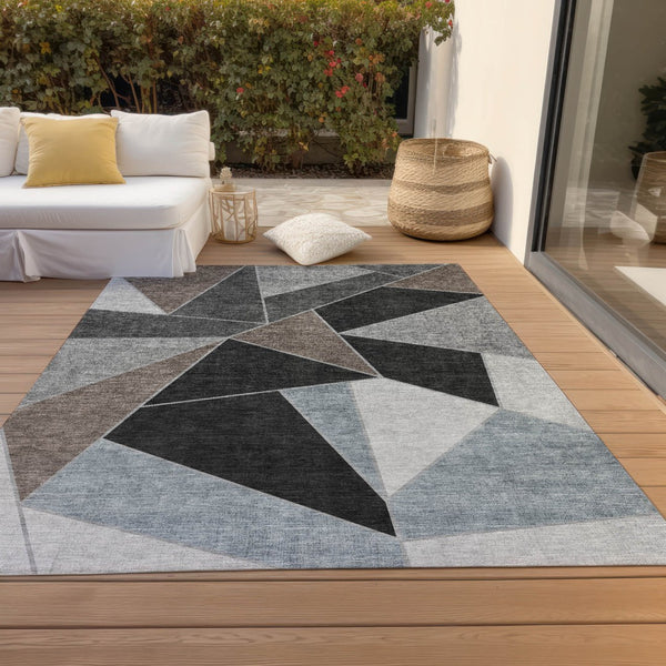 Homeroots 3' Geometric Artichoke Green Area Rug - Stylish Washable Design For Indoor & Outdoor Spaces 3' X 5' Polyester 579547