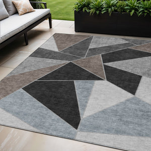 Homeroots 3' Geometric Artichoke Green Area Rug - Stylish Washable Design For Indoor & Outdoor Spaces 5' X 8' Polyester 579548