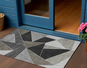 Homeroots 3' Geometric Artichoke Green Area Rug - Stylish Washable Design For Indoor & Outdoor Spaces 3' X 5' Polyester 579553