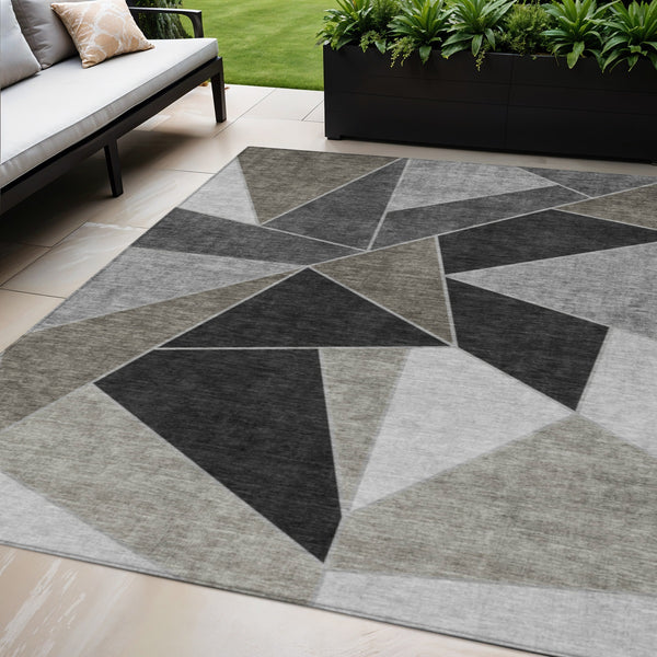 Homeroots 3' Geometric Artichoke Green Area Rug - Stylish Washable Design For Indoor & Outdoor Spaces 5' X 8' Polyester 579554