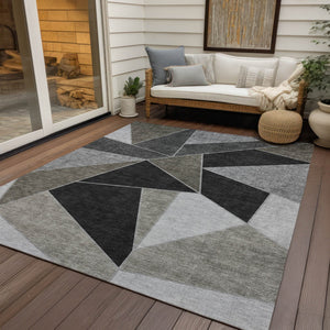 Homeroots 3' Geometric Artichoke Green Area Rug - Stylish Washable Design For Indoor & Outdoor Spaces 5' X 8' Polyester 579554