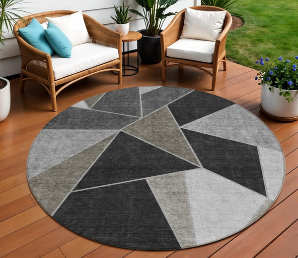 Homeroots 3' Geometric Artichoke Green Area Rug - Stylish Washable Design For Indoor & Outdoor Spaces 8' Round Polyester 579555