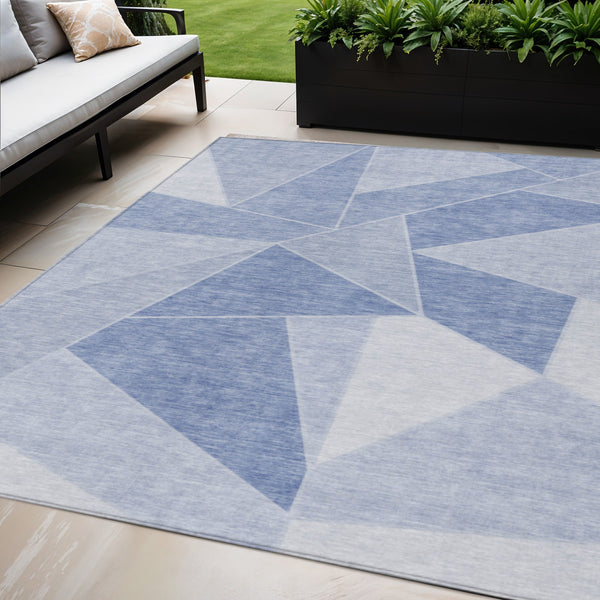 Homeroots 3' Geometric Artichoke Green Area Rug - Stylish Washable Design For Indoor & Outdoor Spaces 5' X 8' Polyester 579578