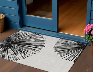 Homeroots 3' Artichoke Green And Ivory Abstract Washable Area Rug For Stylish Indoor Outdoor Spaces 3' X 5' Polyester 579757