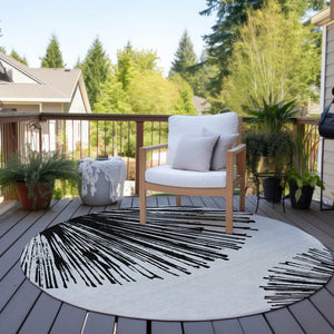 Homeroots 3' Artichoke Green And Ivory Abstract Washable Area Rug For Stylish Indoor Outdoor Spaces 8' Round Polyester 579759