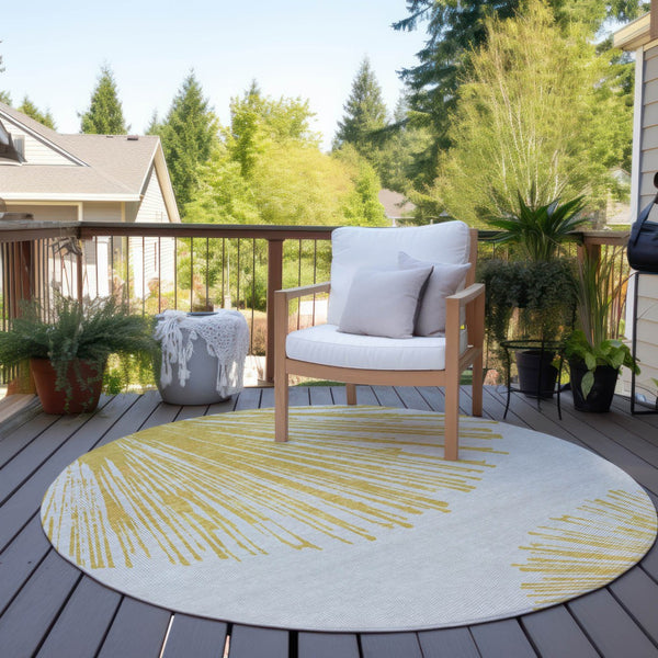 Homeroots 3' Artichoke Green And Ivory Abstract Washable Area Rug For Stylish Indoor Outdoor Spaces 8' Round Polyester 579771