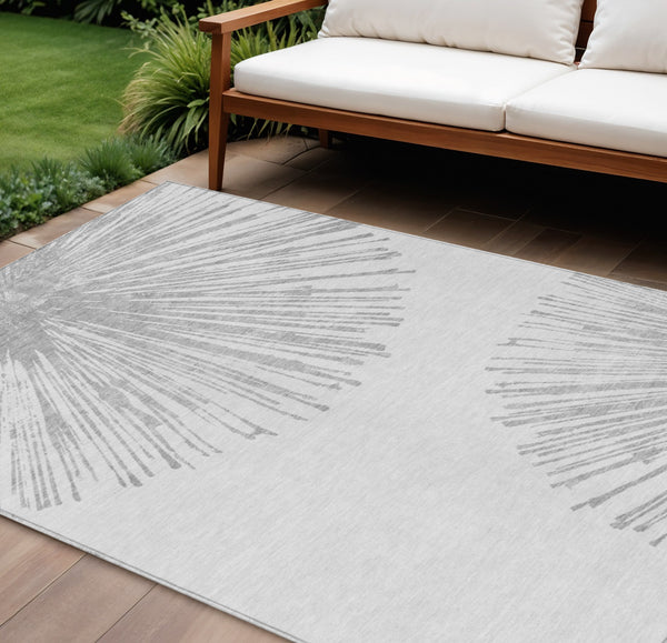 Homeroots 3' Artichoke Green And Ivory Abstract Washable Area Rug For Stylish Indoor Outdoor Spaces 8' X 10' Polyester 579778