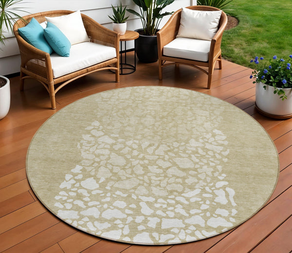 Homeroots 3' Beige Tan And Taupe Abstract Washable Area Rug For Indoor And Outdoor High Traffic Spaces 8' Round Polyester 579789