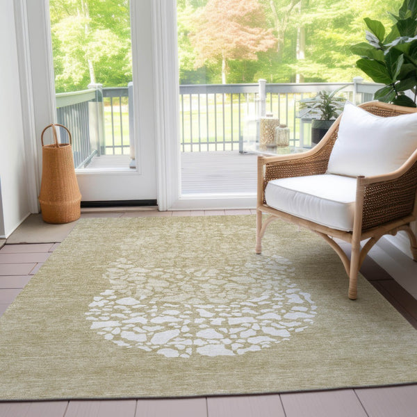 Homeroots 3' Beige Tan And Taupe Abstract Washable Area Rug For Indoor And Outdoor High Traffic Spaces 9' X 12' Polyester 579791