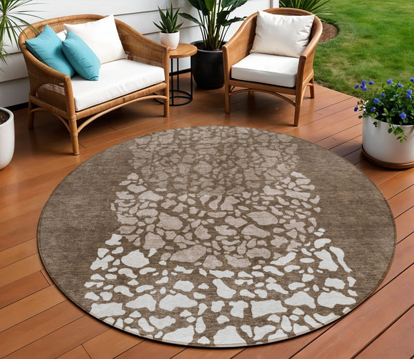 Homeroots 3' Beige Tan And Taupe Abstract Washable Area Rug For Indoor And Outdoor High Traffic Spaces 8' Round Polyester 579801
