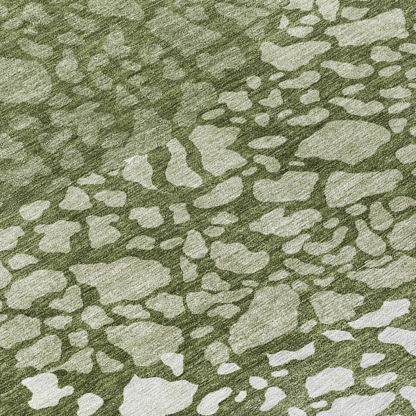 Homeroots 3' Beige Tan And Taupe Abstract Washable Area Rug For Indoor And Outdoor High Traffic Spaces 8' Round Polyester 579813