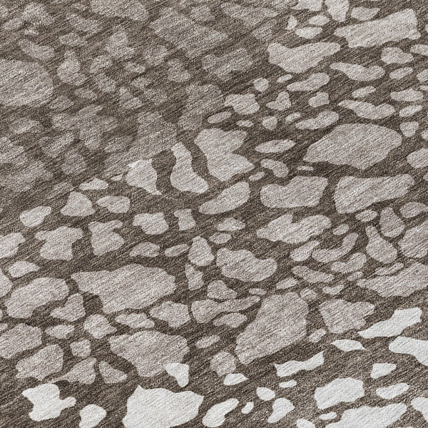 Homeroots 3' Beige Tan And Taupe Abstract Washable Area Rug For Indoor And Outdoor High Traffic Spaces 8' Round Polyester 579825