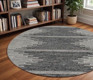 Homeroots 3' Stylish Artichoke Green Ivory Abstract Washable Area Rug For Indoor And Outdoor Spaces 8' Round Polyester 579885