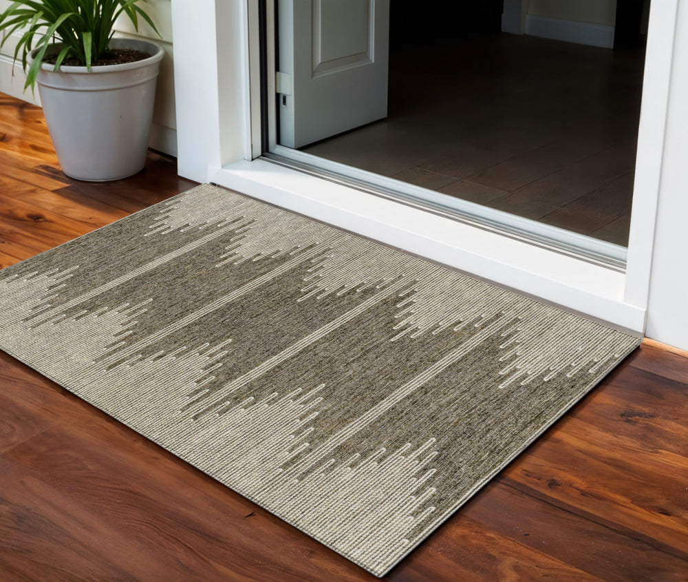 Homeroots 3' Stylish Artichoke Green Ivory Abstract Washable Area Rug For Indoor And Outdoor Spaces 3' X 5' Polyester 579889