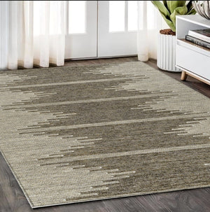 Homeroots 3' Stylish Artichoke Green Ivory Abstract Washable Area Rug For Indoor And Outdoor Spaces 5' X 8' Polyester 579890