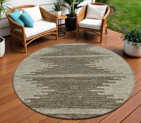 Homeroots 3' Stylish Artichoke Green Ivory Abstract Washable Area Rug For Indoor And Outdoor Spaces 8' Round Polyester 579891