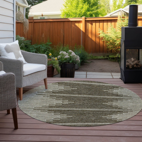 Homeroots 3' Stylish Artichoke Green Ivory Abstract Washable Area Rug For Indoor And Outdoor Spaces 8' Round Polyester 579891