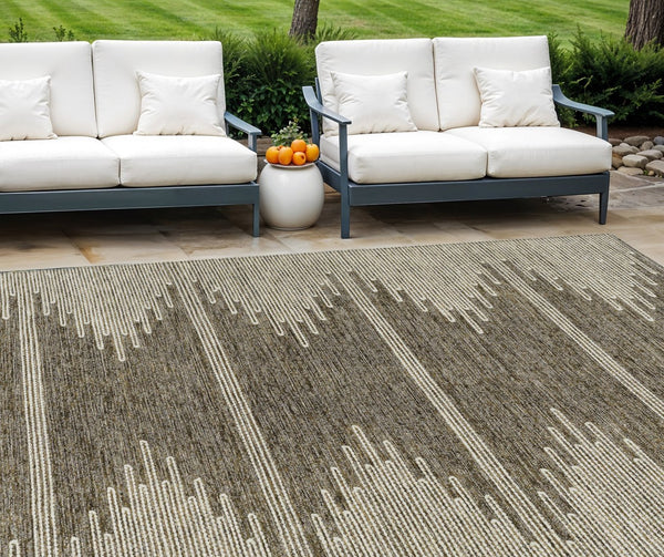 Homeroots 3' Stylish Artichoke Green Ivory Abstract Washable Area Rug For Indoor And Outdoor Spaces 8' X 10' Polyester 579892