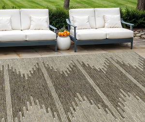 Homeroots 3' Stylish Artichoke Green Ivory Abstract Washable Area Rug For Indoor And Outdoor Spaces 10' X 14' Polyester 579894