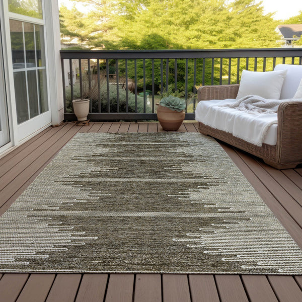 Homeroots 3' Stylish Artichoke Green Ivory Abstract Washable Area Rug For Indoor And Outdoor Spaces 10' X 14' Polyester 579894