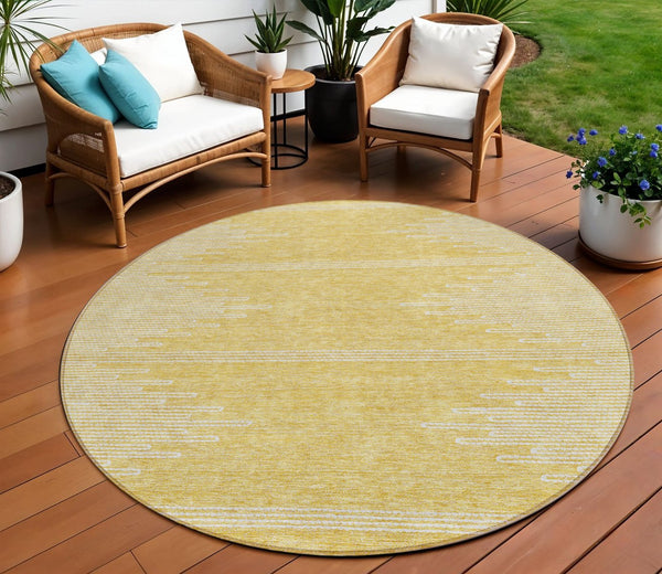 Homeroots 3' Stylish Artichoke Green Ivory Abstract Washable Area Rug For Indoor And Outdoor Spaces 8' Round Polyester 579903
