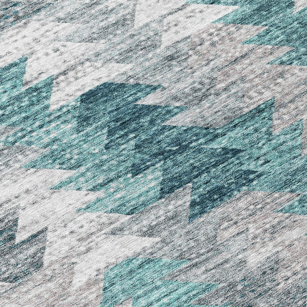 HomeRoots 5' Versatile Dark Blue Aqua Gray Geometric Area Rug for Indoor Outdoor High-Traffic Spaces 8' Round 580001