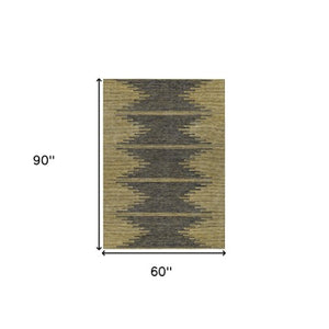 Homeroots 3' Stylish Artichoke Green Ivory Abstract Washable Area Rug For Indoor And Outdoor Spaces 5' X 8' Polyester 580043