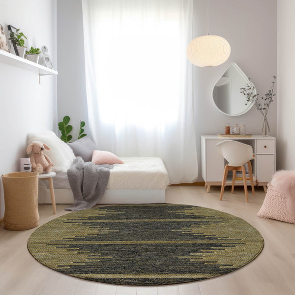 Homeroots 3' Stylish Artichoke Green Ivory Abstract Washable Area Rug For Indoor And Outdoor Spaces 8' Round Polyester 580044