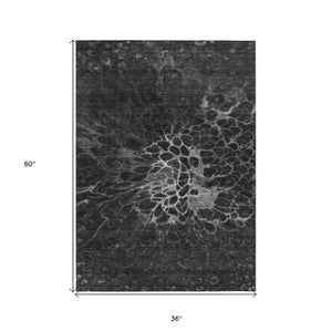 Homeroots 3' Charcoal Gray Silver Abstract Indoor Outdoor Area Rug - Stain Resistant, Washable & Durable Design 3' X 5' Polyester 580070