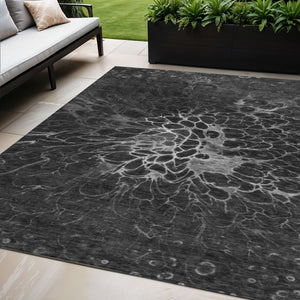 Homeroots 3' Charcoal Gray Silver Abstract Indoor Outdoor Area Rug - Stain Resistant, Washable & Durable Design 5' X 8' Polyester 580071