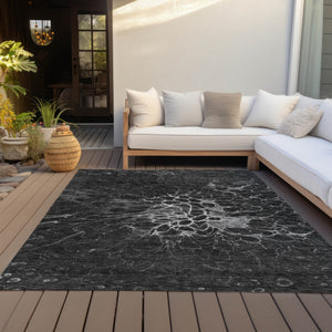 Homeroots 3' Charcoal Gray Silver Abstract Indoor Outdoor Area Rug - Stain Resistant, Washable & Durable Design 5' X 8' Polyester 580071