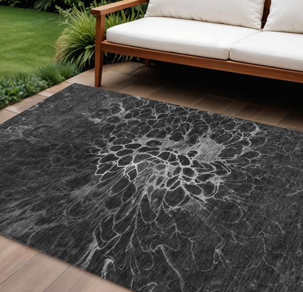 Homeroots 3' Charcoal Gray Silver Abstract Indoor Outdoor Area Rug - Stain Resistant, Washable & Durable Design 9' X 12' Polyester 580074