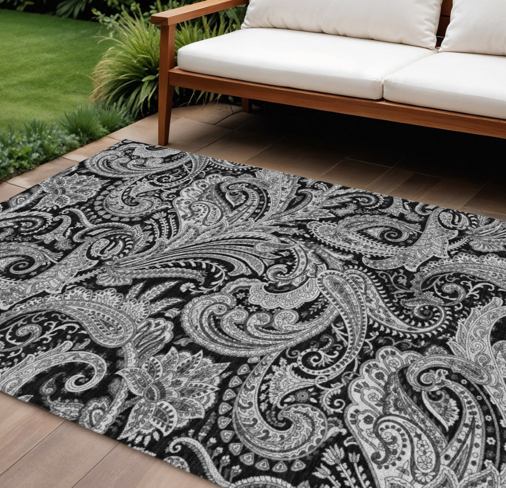 HomeRoots 9' Timeless Black, Gray, and White Paisley Washable Area Rug for Indoor and Outdoor Elegance 9' X 12' 580152