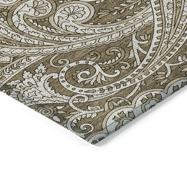 Homeroots 3' Stylish Green And Ivory Paisley Washable Area Rug For Indoor And Outdoor Spaces, Durable Design 5' X 8' Polyester 580161