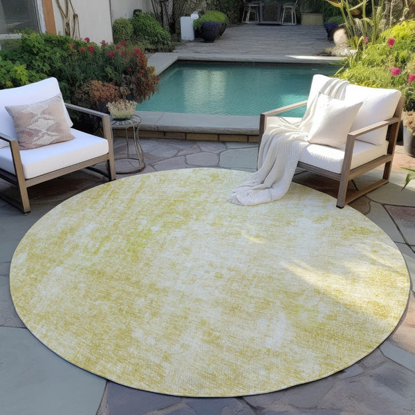 HomeRoots 5' Gold Wheat and Ivory Abstract Area Rug - Washable, Durable, Perfect for Indoor and Outdoor Spaces 8' Round 580252