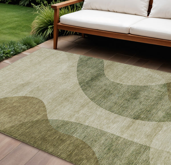 Homeroots 3' Beige And Chocolate Abstract Washable Area Rug – Perfect For Indoor And Outdoor Spaces! 8' X 10' Polyester 580283