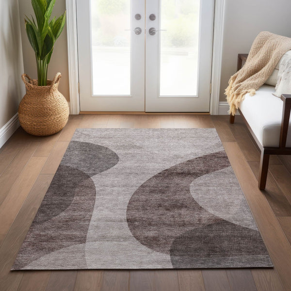 Homeroots 3' Beige And Chocolate Abstract Washable Area Rug – Perfect For Indoor And Outdoor Spaces! 3' X 5' Polyester 580298