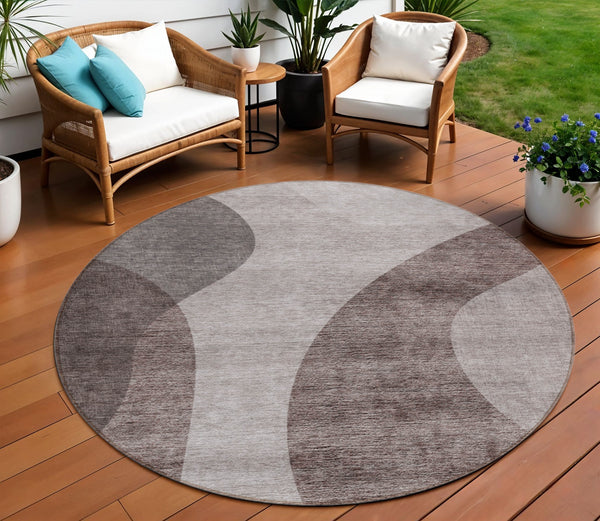 Homeroots 3' Beige And Chocolate Abstract Washable Area Rug – Perfect For Indoor And Outdoor Spaces! 8' Round Polyester 580300